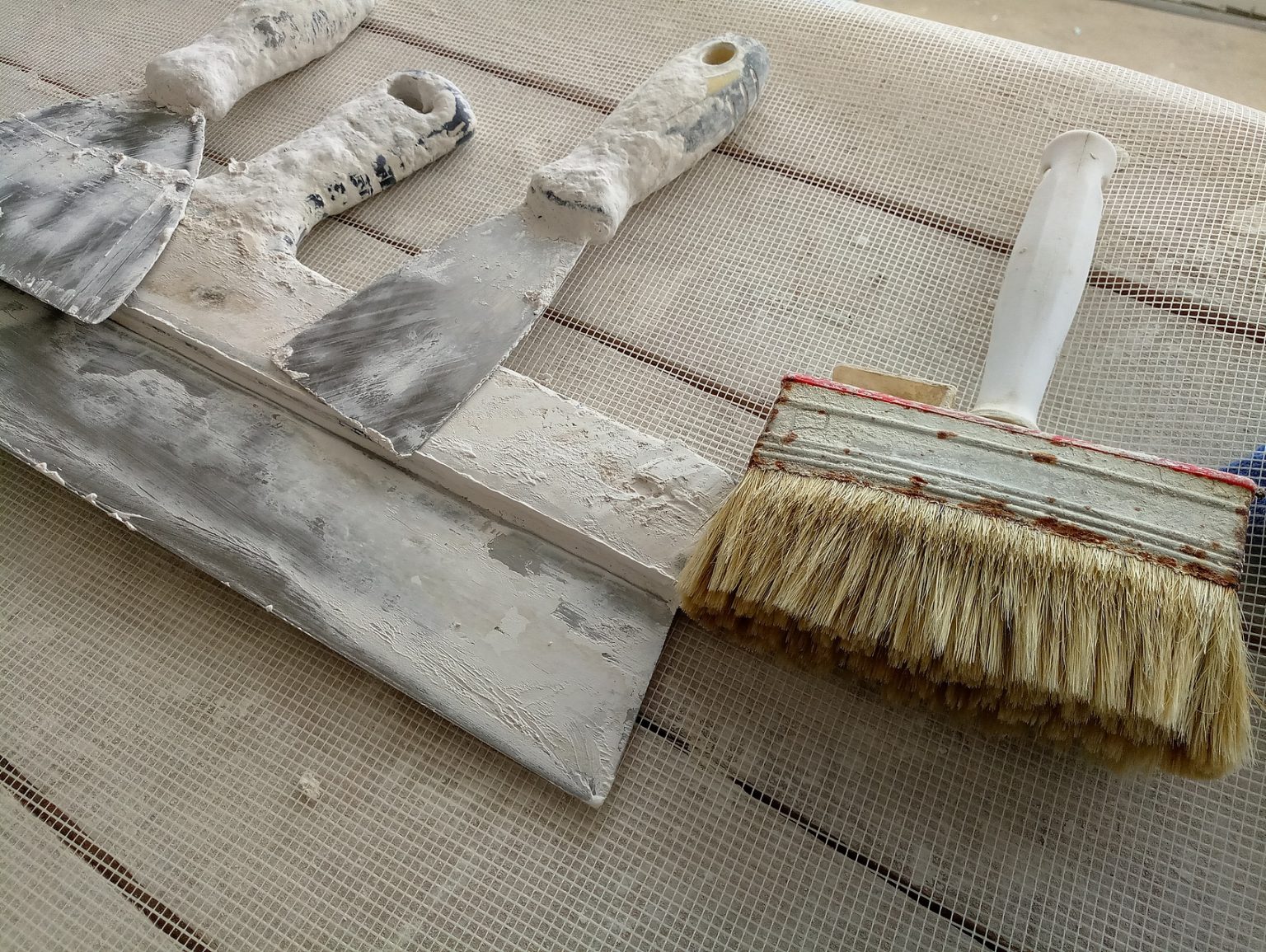 Kann man einfach Gipskartonplatten spachteln?