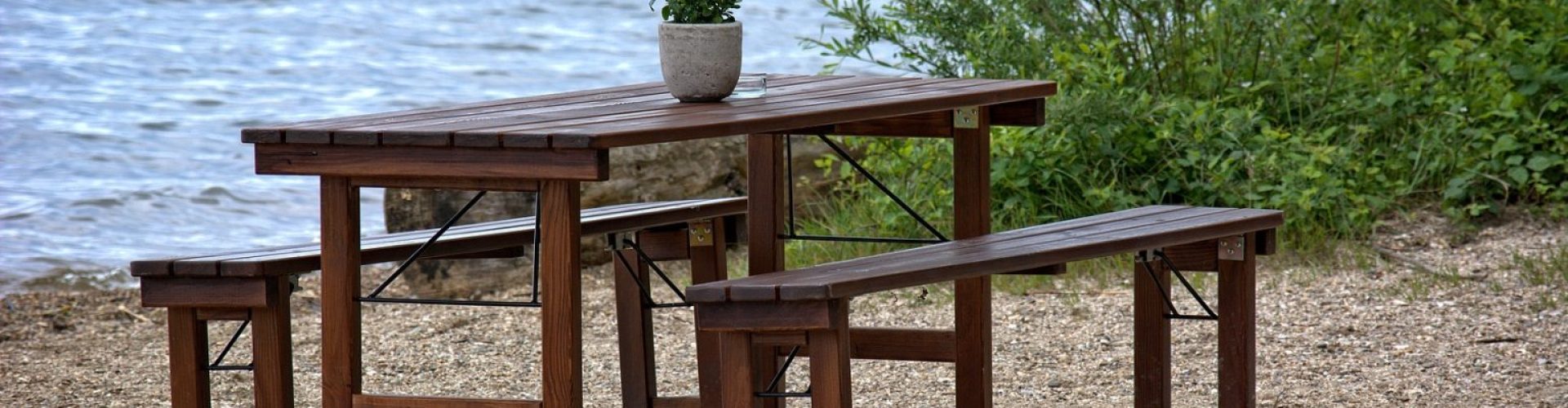 Wie-Pflegt-Man-Teakholz-Gartenmobel.jpg
